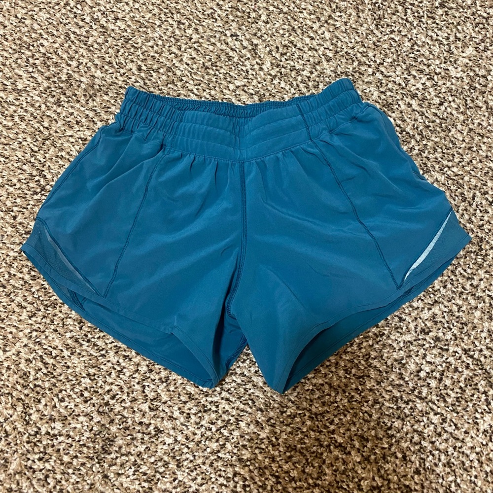 Lululemon Hotty Hot Low-Rise Short 2.5”